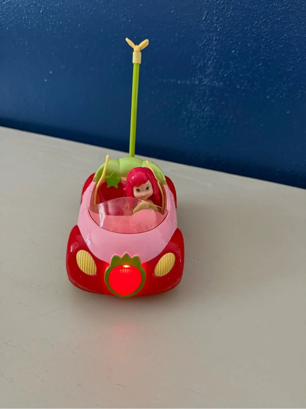 2009 Hasbro Strawberry Shortcake Remote Control Car with Doll-Tested and Working